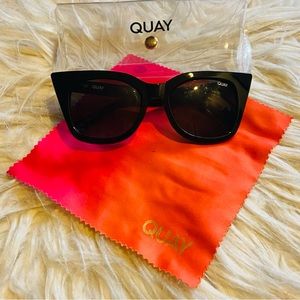 QUAY SUNGLASSES, Black Frame / Smoke Polarized Lens w/ Case and Cleaning Cloth.